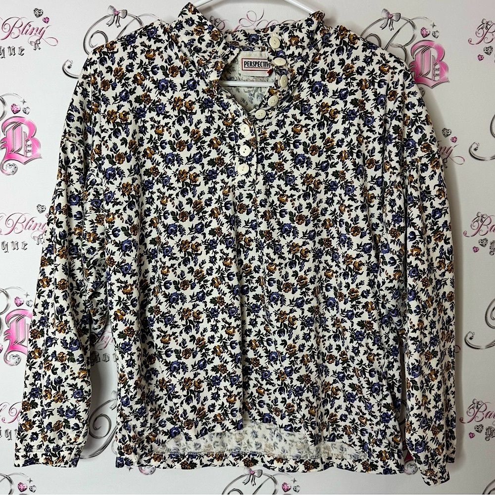 Perspective Floral Print Top White Blue buttons vintage shirt